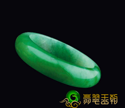 翡翠镯子如何评定真假 如何翡翠镯子是确实 