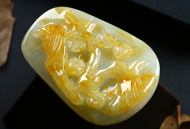 翡翠花牌竟是古代帝王家之物！我们该如何选择呢？其实技巧很简单……   第1张