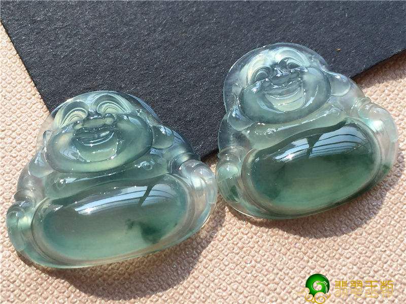 翡翠的瑕疵有哪些？黑点的翡翠值钱么   第1张