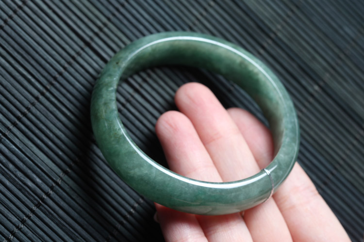 中国游客去外国旅游,怎么不敢买翡翠了?原来有黑幕! 第1张