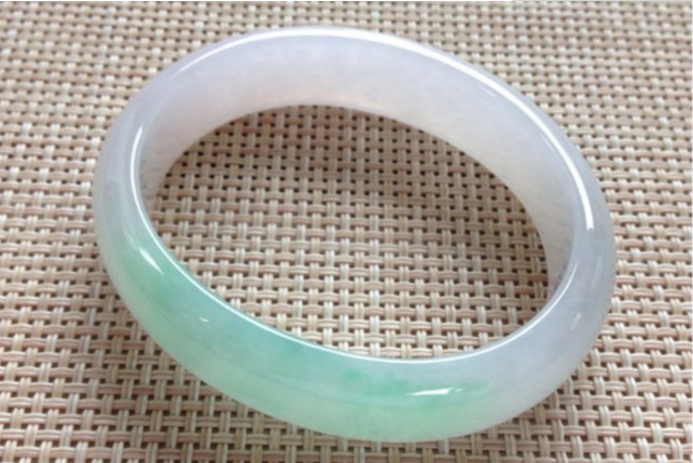 翡翠糯冰种价格到底如何？看完这篇文章就可知晓！   第3张