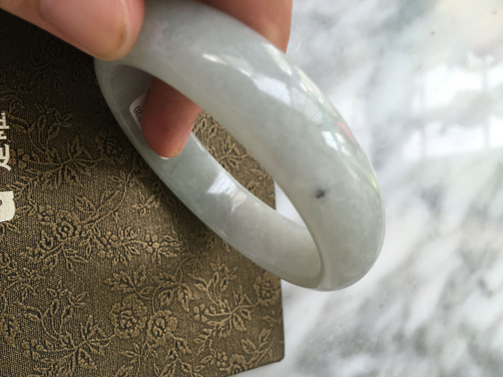 翡翠有“四黑”，第一种遭嫌弃，第四种最受追捧！   第1张