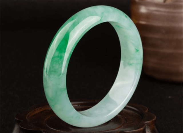 缅甸玉手镯什么颜色的好?来看看它们有什么区别! 第2张