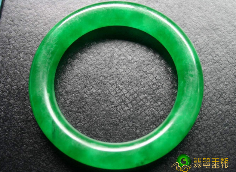 新坑翡翠有价值吗？跟木那料的比起來如何？   第2张