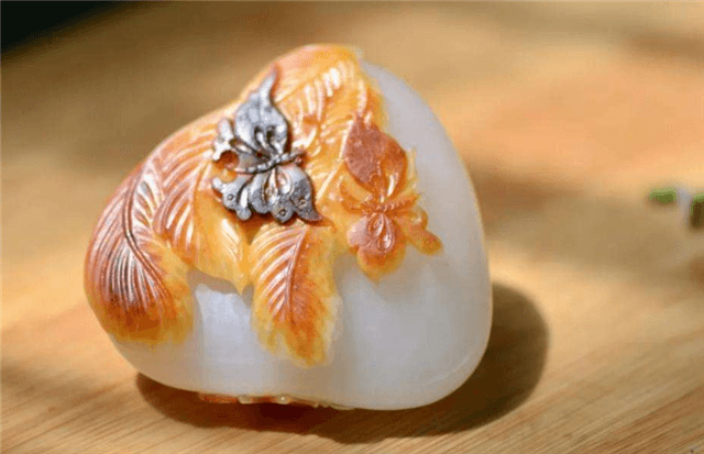 既然翡翠有三色翡翠，那么和田玉有三色在一起的吗？   第1张