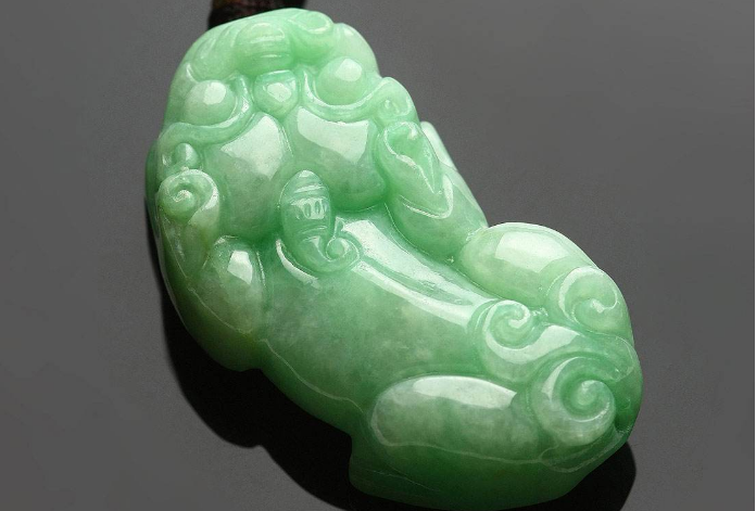 翡翠玉貔貅吊坠有哪些寓意？适合什么人佩戴？   第1张