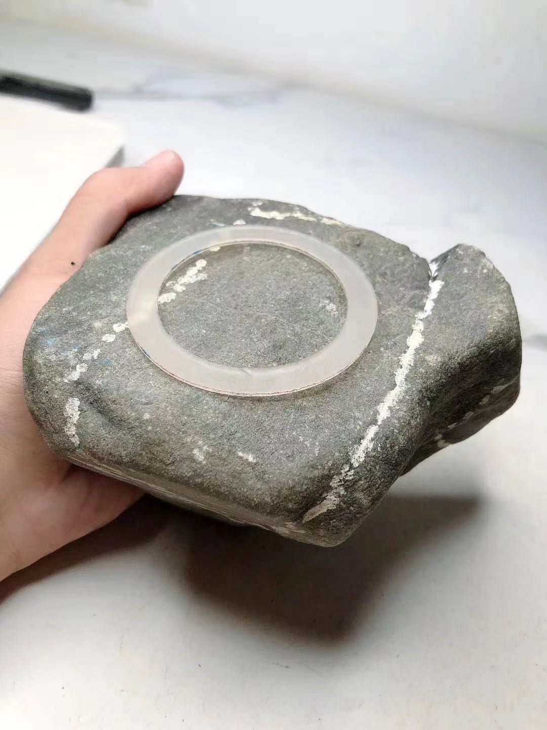 
翡翠翡翠原石生产加工镯子的一个全过程
   第1张