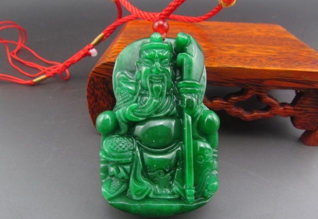 翡翠关公有什么寓意？佩戴时有何禁忌？   第2张