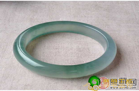 什么叫芙蓉种翡翠，芙蓉种翡翠价格多少呢 