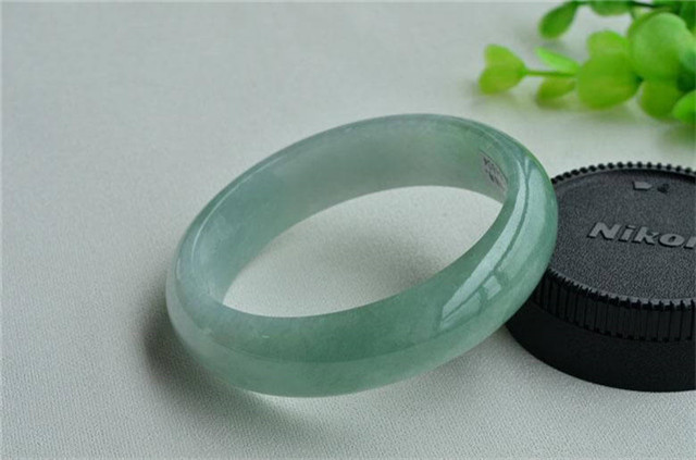 什么样的翡翠手镯好?你对它了解多少? 第4张