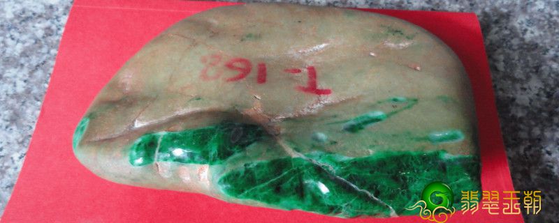 龙肯场区翡翠原石都有什么特征?龙肯翡翠原石特点   第1张