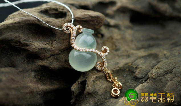 女人适合戴什么题材的翡翠挂件？这些你很有必要知道！   第5张