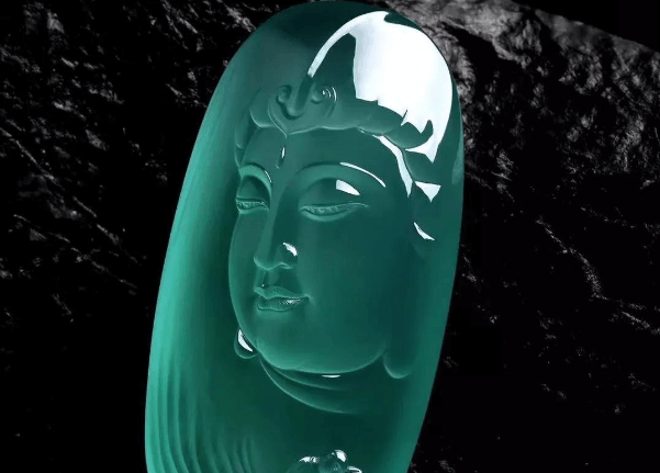 蓝色的翡翠叫什么？一起看看这类翡翠的独特之处   第1张