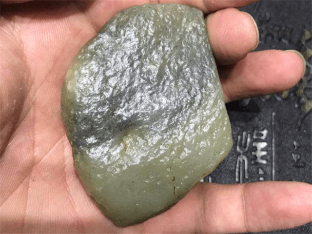 和田玉戈壁料怎么盘玩？原来还有这么多的说法！   第2张