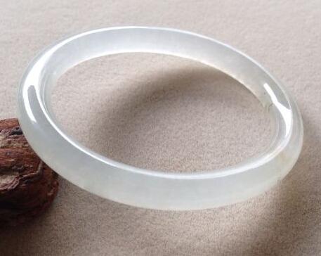 3万左右的翡翠手镯是什么样的 下文带你一探究竟 第2张