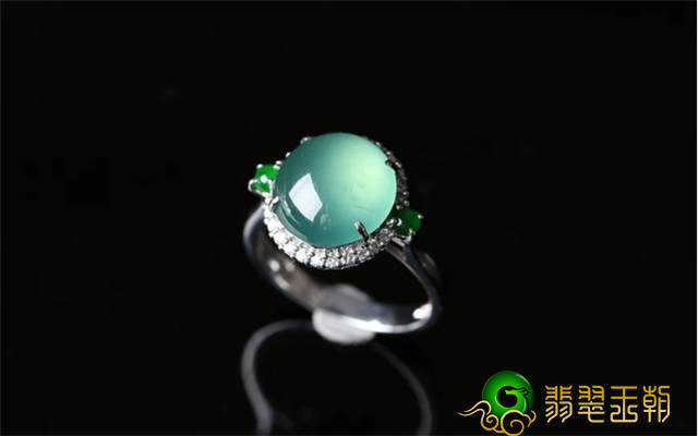 翡翠戒指嵌入样式有几种?何不看一看本文！   第1张
