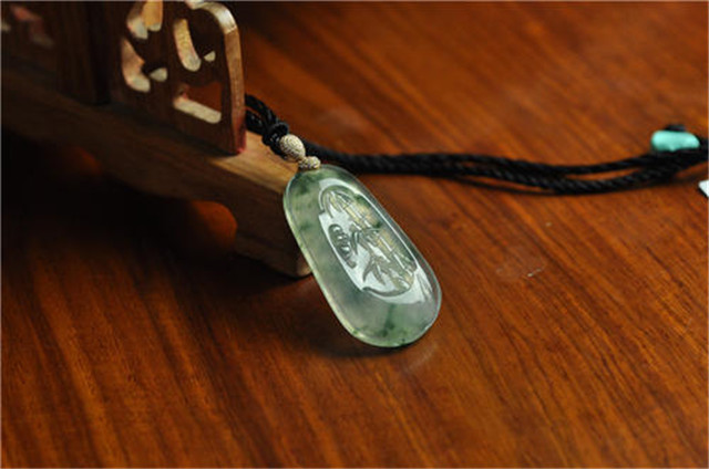 翡翠挂件价格贵吗？扒一扒翡翠挂件的“三不买”！   第2张