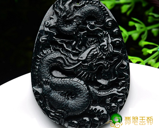 黑翡翠的风采，它与类似灰黑色玉石的差别   第3张