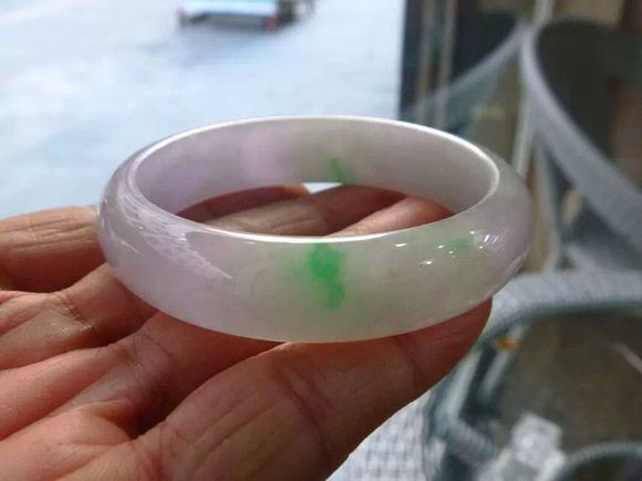 揭秘 | 八三玉到底是不是翡翠？它值钱吗？   第1张