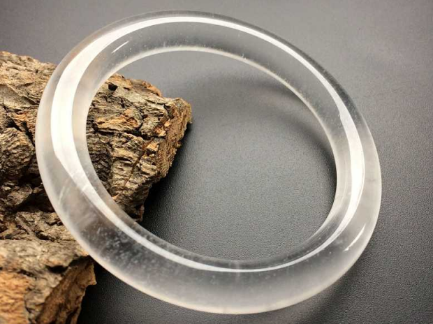 作为翡翠的伴生矿,明明同根生,但为什么它的价值却这么低? 第1张