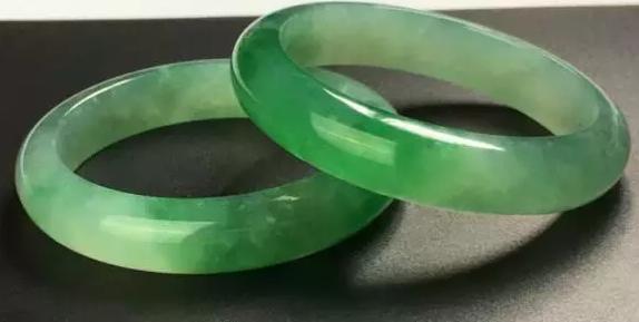 
教你评定翡翠非常简单的方式 
   第1张