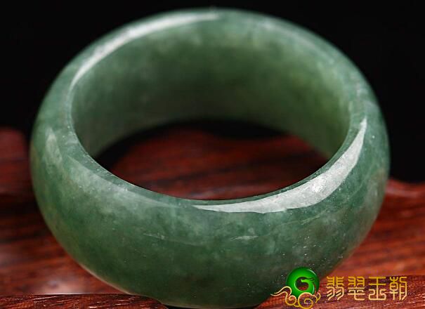 花青、干青和油青种翡翠的区别在哪呢？让小编来给你解密吧   第3张