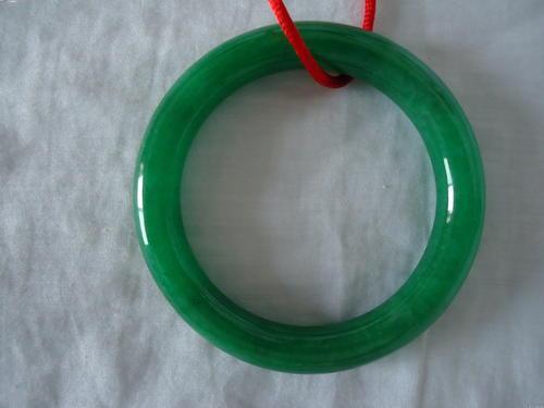 清代翡翠手镯价格高吗 清代翡翠手镯值不值得收藏 