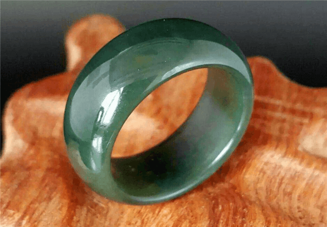 和田玉戒指戴哪个手指?原来还有这么多种说法! 第2张