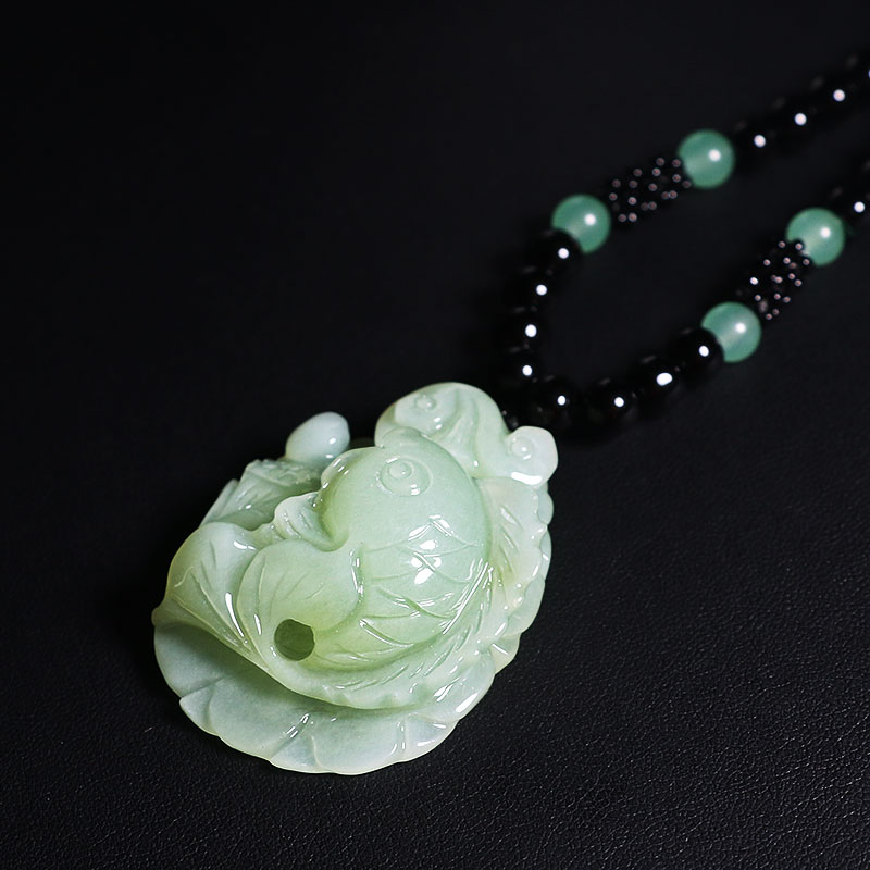 中国四大名玉之一的岫玉，它和翡翠差得有多远？   第2张