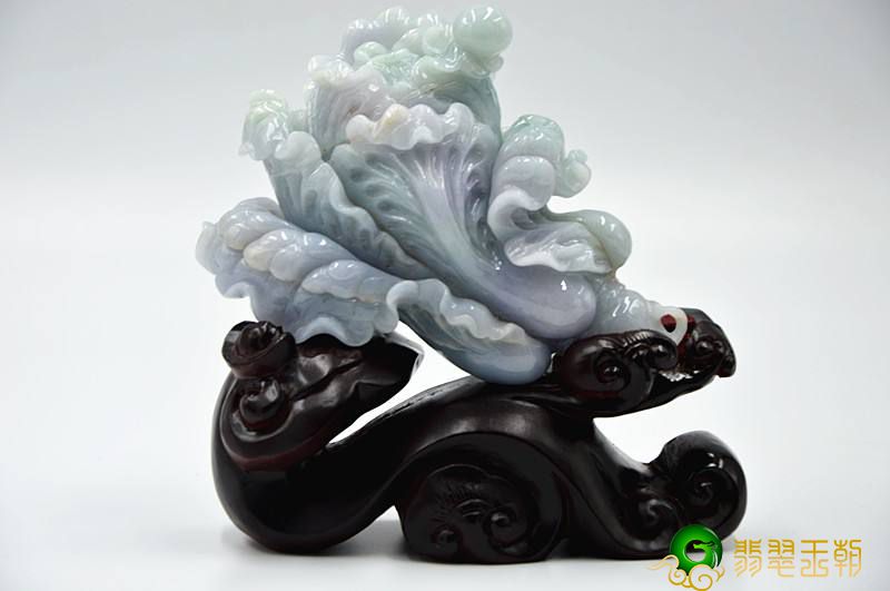大白菜摆饰要多少钱？为何大家要把翡翠手工雕刻成大白菜样子？   第1张