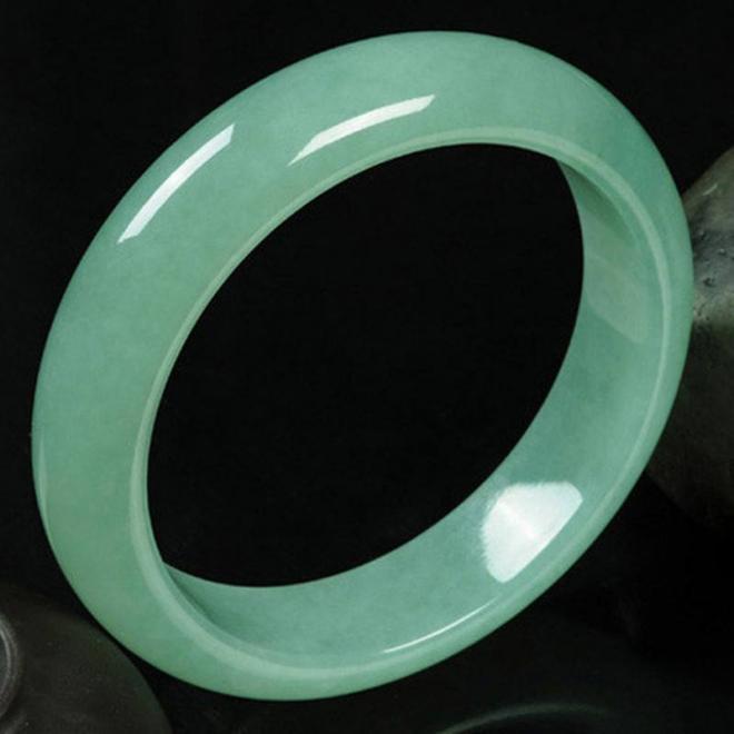 东陵玉和翡翠的区别是什么 如何分辨 