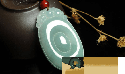 翡翠女性项链吊坠选佛還是吉祥如意？有关他们的喻意，你掌握吗？   第3张