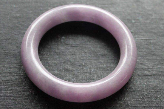 翡翠有紫色的吗   第2张