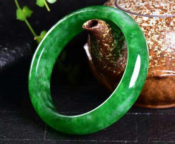 200块的翡翠手镯买了之后能戴吗 内行人告诉你实情 第2张