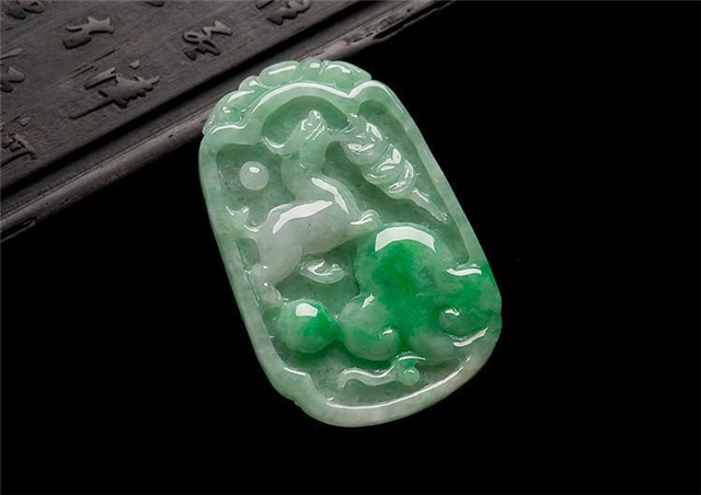 如何辨别翡翠是否纯天然的？看了这四点就知道！   第3张