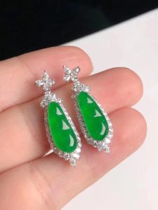 玻璃种阳绿福豆耳饰   第2张