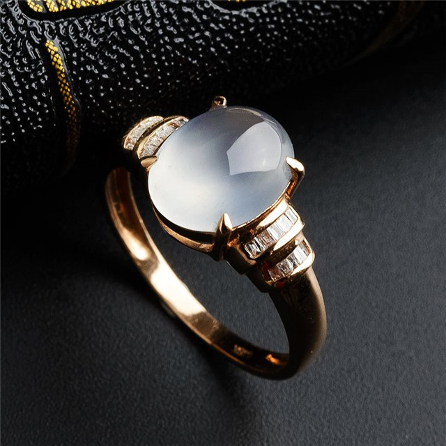 白色冰种翡翠戒指价格高吗?影响它价格的因素有哪些? 第1张