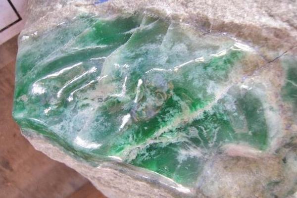 世界上最贵的翡翠原石是哪个？说完让你大吃一惊   第2张