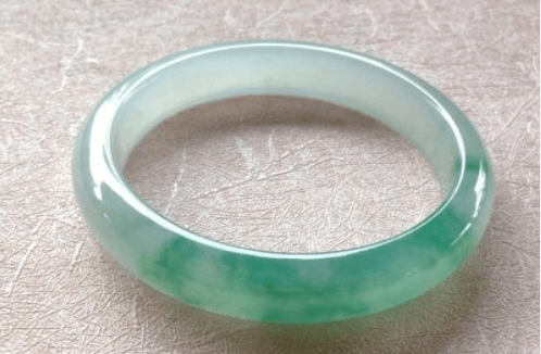 冰种翡翠镯子价格是多少？看完文章你就知道！   第2张