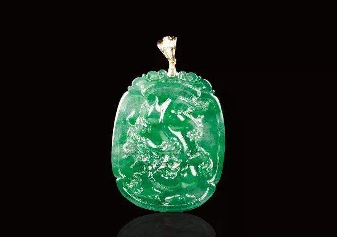 翡翠龙凤牌哪里买好？龙凤牌适合什么年龄段的人佩戴？   第3张
