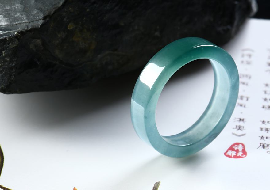 晴水翡翠价格贵吗？晴水翡翠的价值和特点是什么？   第1张