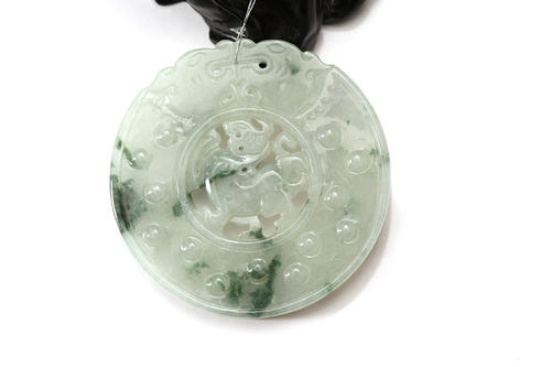 一对翡翠龙凰牌的喻意有什么？配戴龙凰牌必须注意什么？   第3张