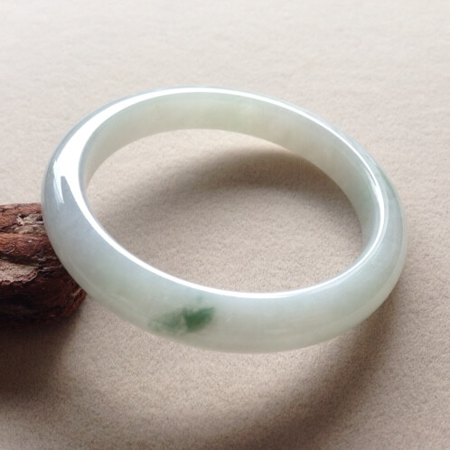 干白种翡翠手镯大概花多少钱不算买贵了？这里有答案！   第1张