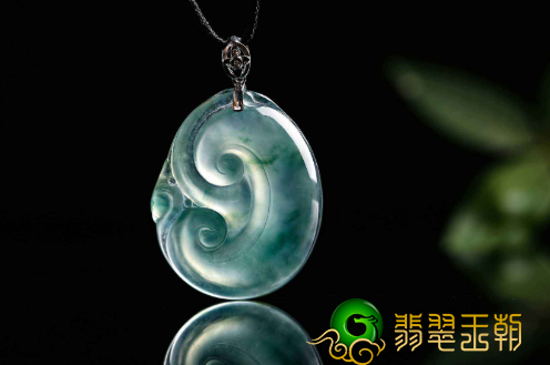 女人适合戴什么翡翠挂件？它的题材很关键！   第6张