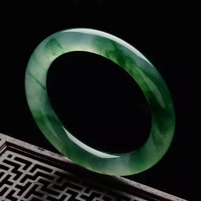 手镯翡翠的好不好 去哪里购买手镯翡翠好   第1张