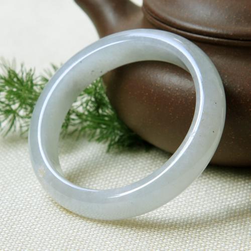 看完文章我才知道原来白冰翡翠手镯这么好看！   第2张