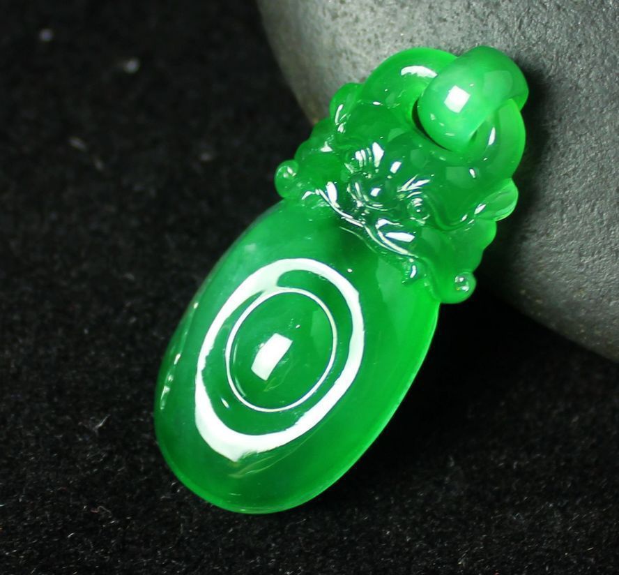 做为奢侈品包包的翡翠为什么一直可以获得大家的钟爱   第1张