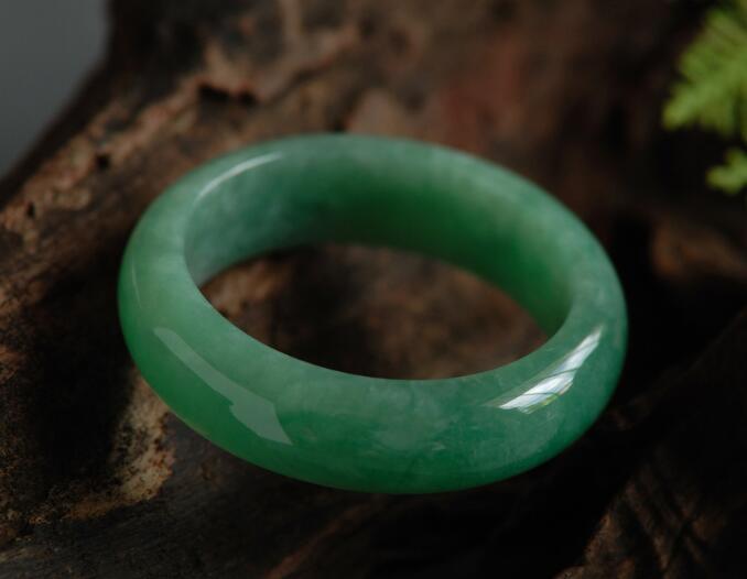 2000元左右的翡翠手镯是什么品种 读完保你不会被坑   第2张