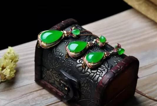 目前翡翠价格走势还好吗 带你一秒直达真相   第2张