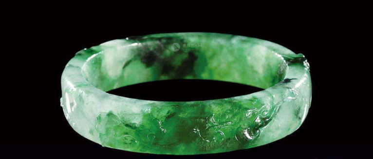 想了解天然糯冰种翡翠的价格吗？快来看看吧！   第3张